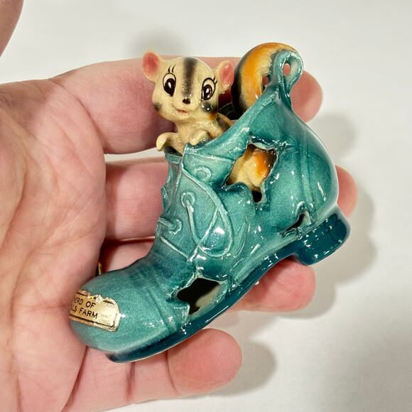 Vintage novelty figurine collectible chipmunk in boot figure porcelain souvenir - Picture 6 of 8